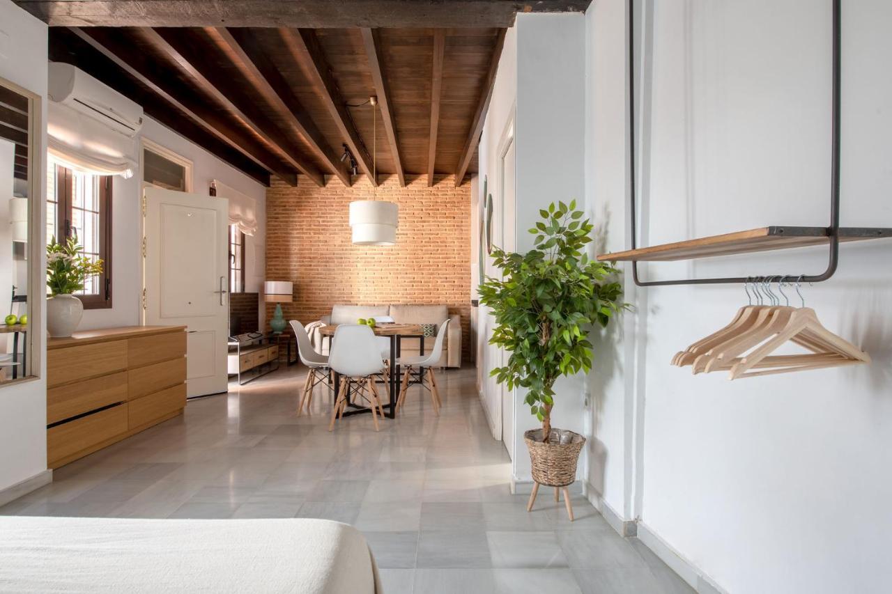 Triana Boutique Apartments By Hommyhome Seville Exterior photo