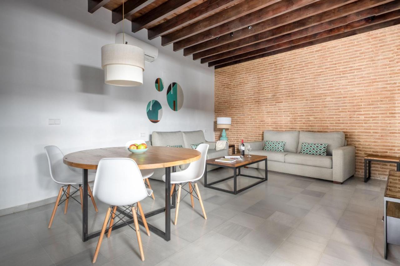 Triana Boutique Apartments By Hommyhome Seville Exterior photo