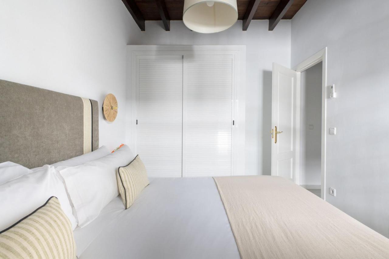 Triana Boutique Apartments By Hommyhome Seville Exterior photo