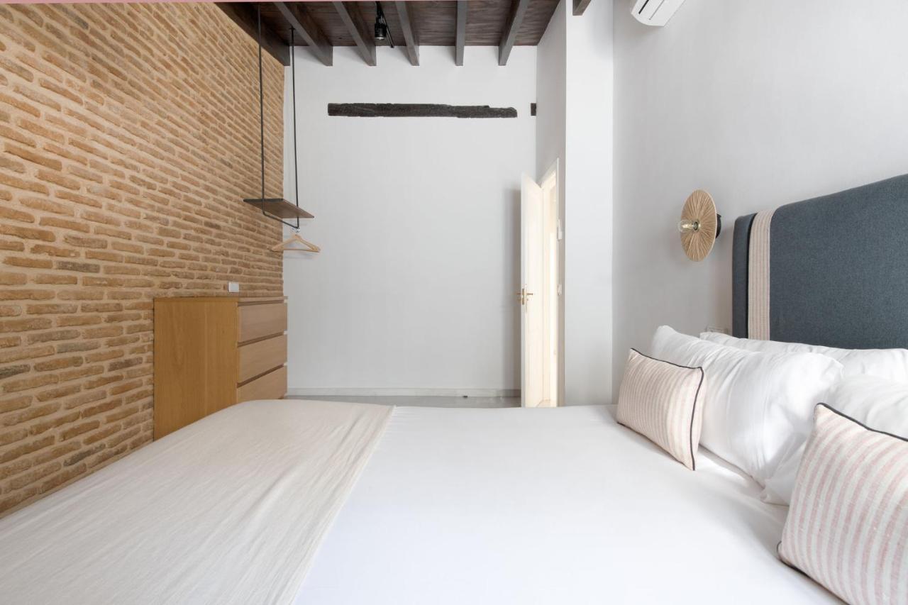 Triana Boutique Apartments By Hommyhome Seville Exterior photo