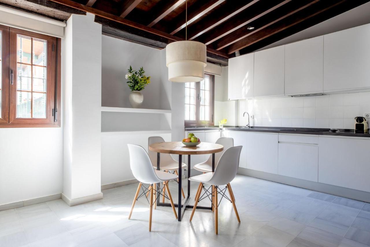 Triana Boutique Apartments By Hommyhome Seville Exterior photo