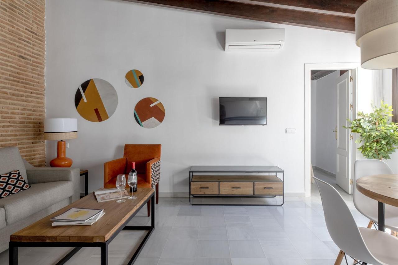 Triana Boutique Apartments By Hommyhome Seville Exterior photo