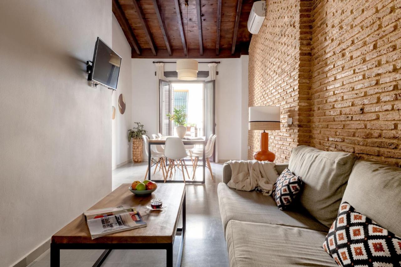 Triana Boutique Apartments By Hommyhome Seville Exterior photo