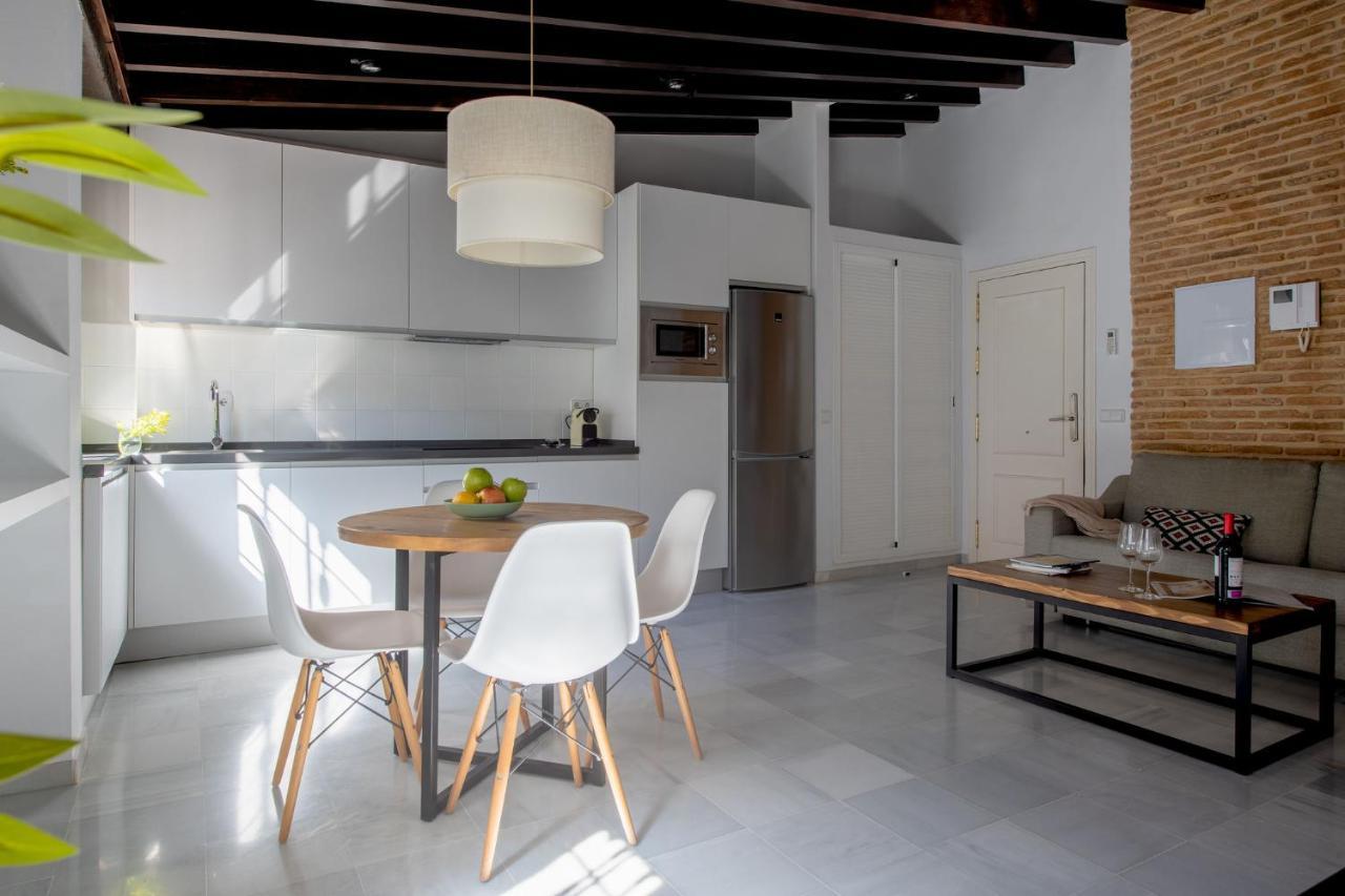 Triana Boutique Apartments By Hommyhome Seville Exterior photo