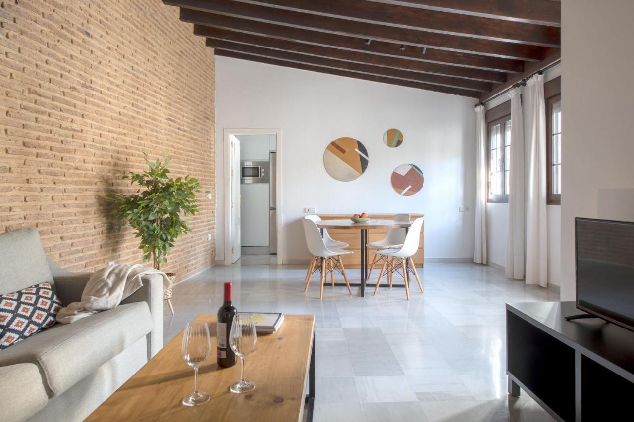 Triana Boutique Apartments By Hommyhome Seville Exterior photo